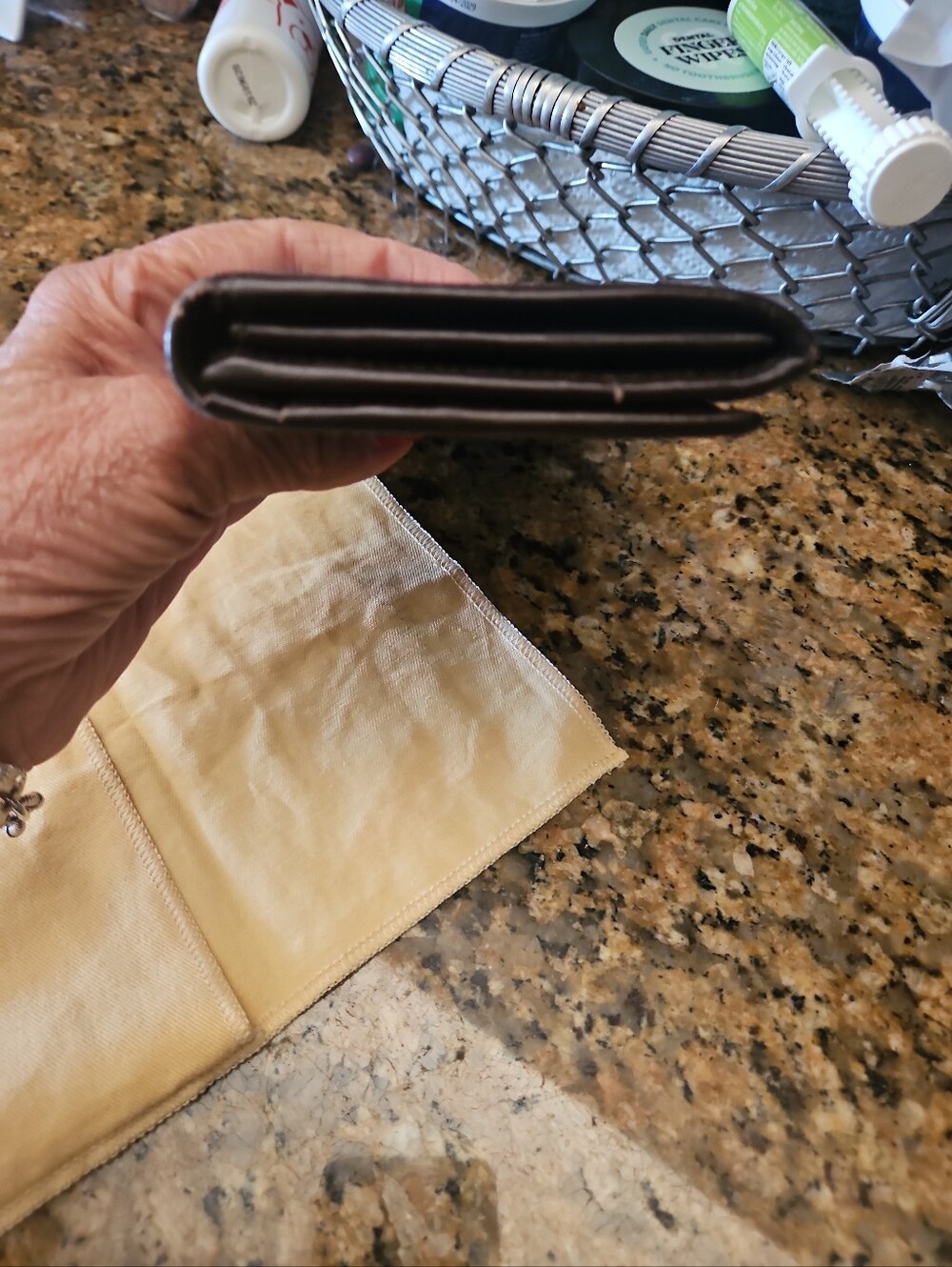 Fendi Zucca Wallet. Ladies. Excellnt Con. Lv Dustbag Inc. - Picture 7 of 8